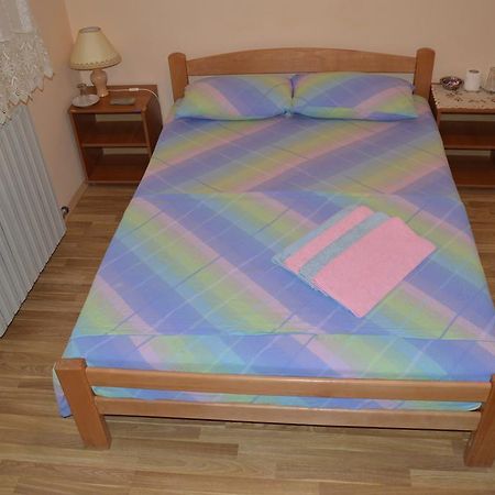 Pansion Lug Otel Belgrad Oda fotoğraf