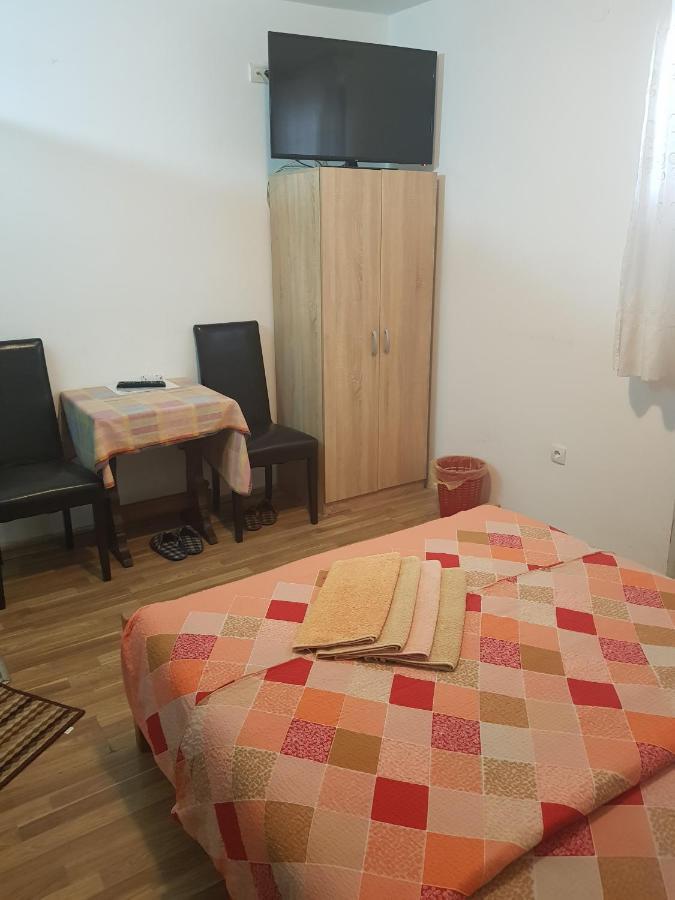 Pansion Lug Otel Belgrad Dış mekan fotoğraf