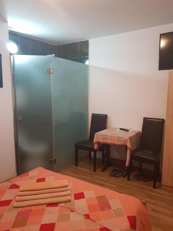 Pansion Lug Otel Belgrad Dış mekan fotoğraf
