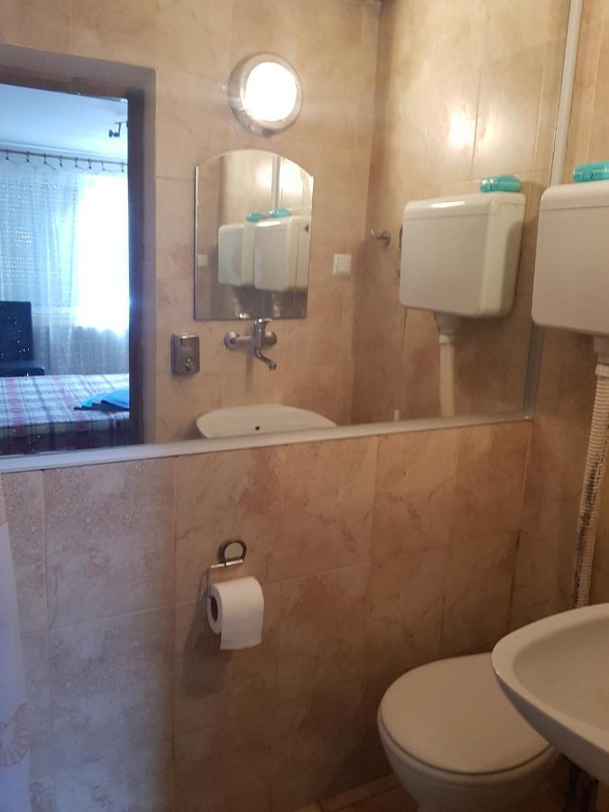 Pansion Lug Otel Belgrad Dış mekan fotoğraf