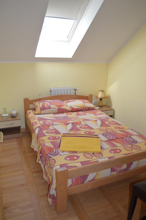 Pansion Lug Otel Belgrad Oda fotoğraf