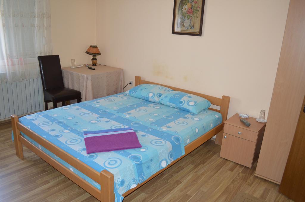 Pansion Lug Otel Belgrad Oda fotoğraf