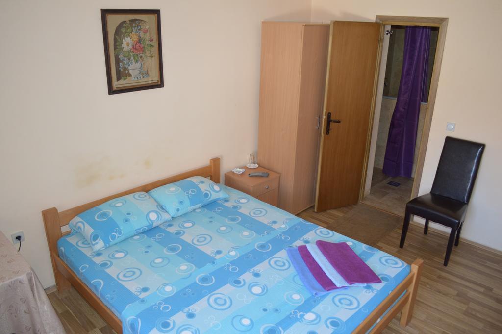 Pansion Lug Otel Belgrad Oda fotoğraf