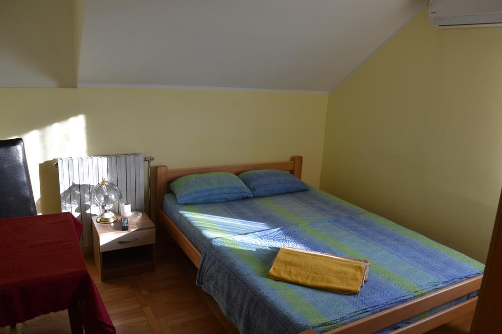Pansion Lug Otel Belgrad Oda fotoğraf